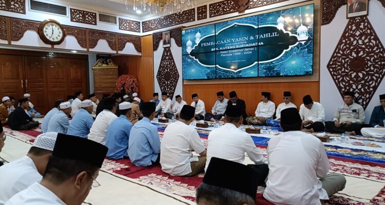 Gubernur Jambi Al Haris gelar pembacaan Yasin dan tahlil atas wafatnya Uteng Suryadiatna mantan Wakil Gubernur Jambi. Foto: Riky Serampas/Pariwarjambi