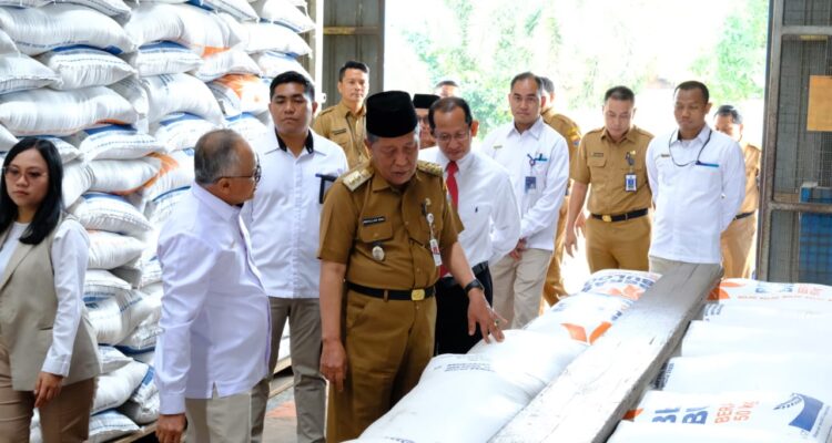 Abdullah Sani Launching Penyaluran Bantuan Pangan Cadangan Beras Pemerintah. Foto dok Kominfo Provinsi Jambi