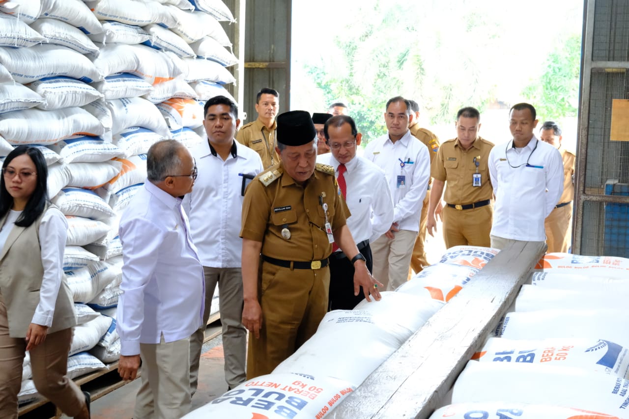 Abdullah Sani Launching Penyaluran Bantuan Pangan Cadangan Beras Pemerintah. Foto dok Kominfo Provinsi Jambi