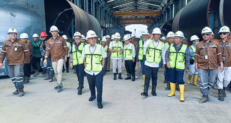 Jusuf Kalla meninjau pembangunan PLTA Kerinci. Pada kesempatan itu JK juga didampingi Gubernur Jambi Al Haris. Foto: Riky Serampas/Pariwarjambi