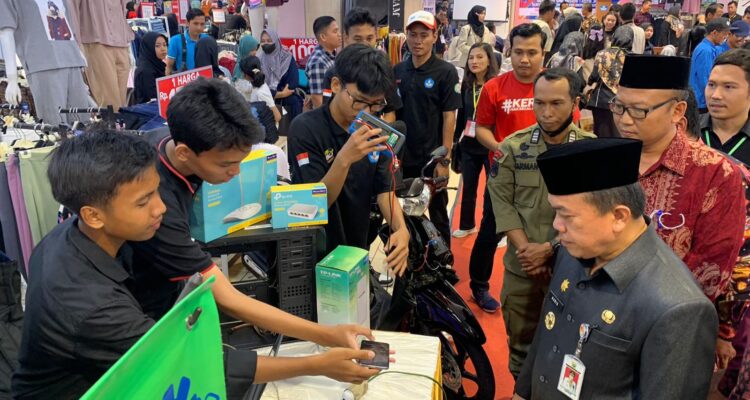 Gubernur Jambi Al Haris hadiri dan buka job fair yang diselenggarakan SMK negeri 1 Kota Jambi. Foto dok Kominfo Provinsi Jambi