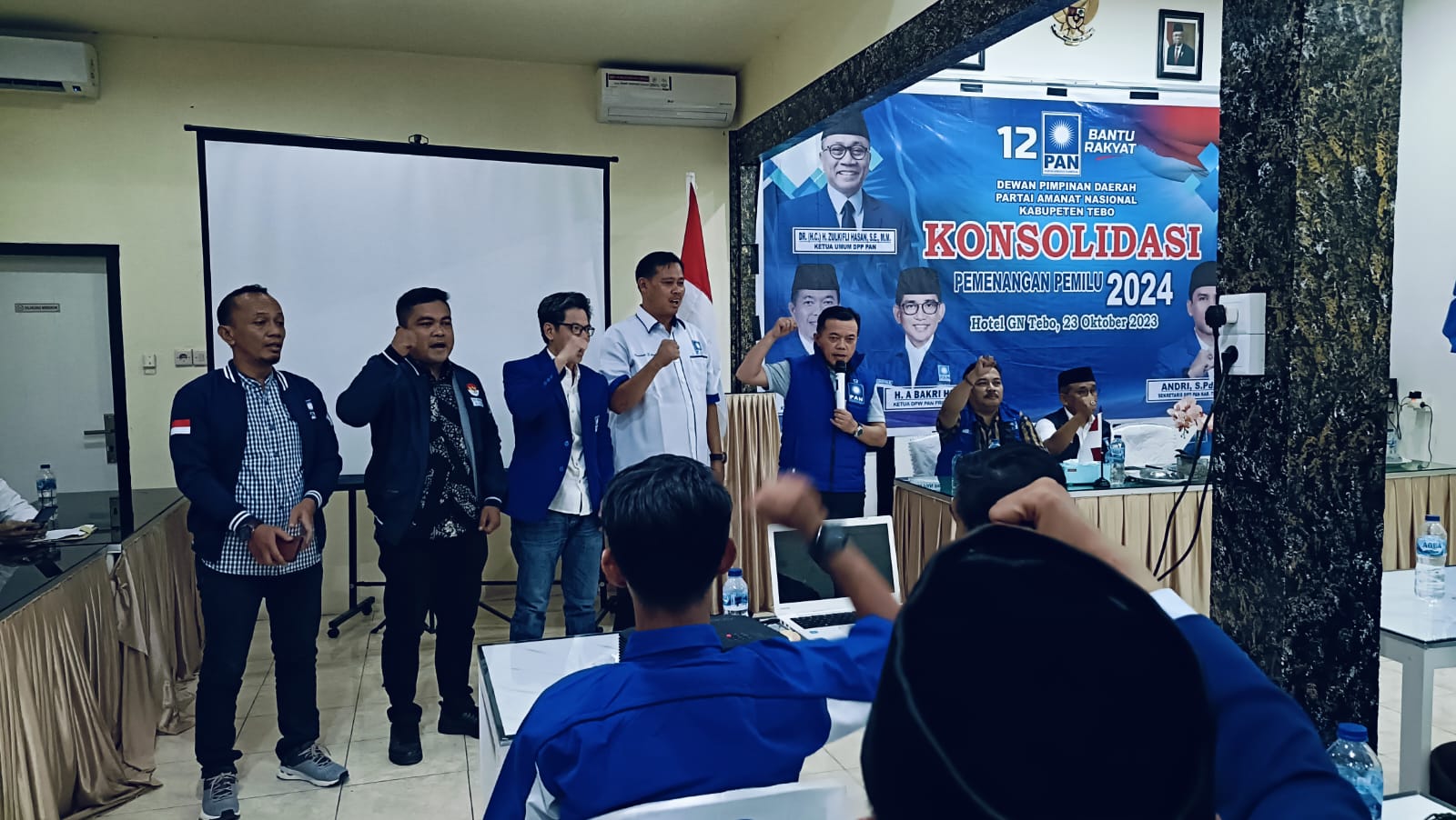 Ketua MPP PAN Provinsi Jambi memberikan motivasi kepada kader PAN Tebo. Foto: Riky Serampas/Pariwarajambi