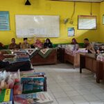 Gubernur Jambi Al Haris bersama para guru SMA Negeri 4 Sarolangun. Foto: Riky Serampas/Pariwarajambi