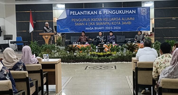 Pelantikan dan Pengukuhan Pengurus Ikatan Keluarga Alumni SMAN 4 Kota Jambi. Foto: Riky Serampas/Pariwarajambi