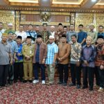Gubernur Jambi Al Haris bersama pengurus rumah ibadah dan lembaga pendidikan. Foto: Riky Serampas/Pariwarajambi Gubernur Jambi Al Haris bersama pengurus rumah ibadah dan lembaga pendidikan. Foto: Riky Serampas/Pariwarajambi