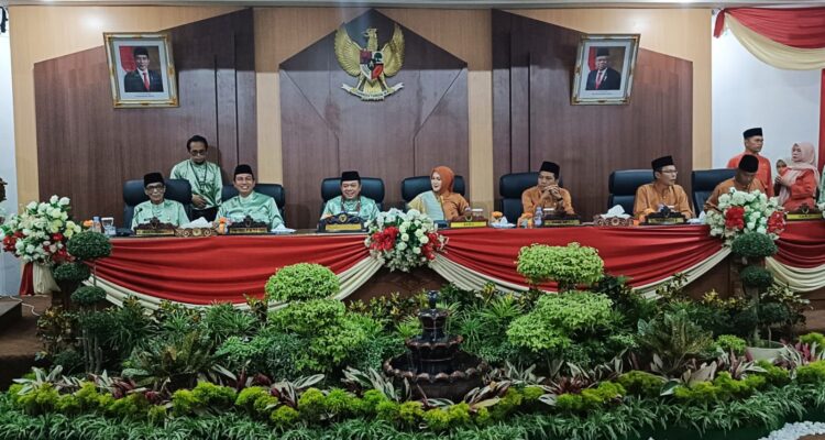 Rapat paripurna DPRD Kabupaten Batanghari dalam rangka peringatan HUT ke-75 Kabupaten Batanghari 2023. Foto: Riky Serampas/Pariwarajambi