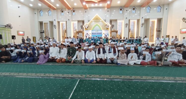 Gubernur Jambi Al Haris bersama siswa SMA dan SMK Kabupaten Tebo. Foto: Riky Serampas/Pariwarajambi