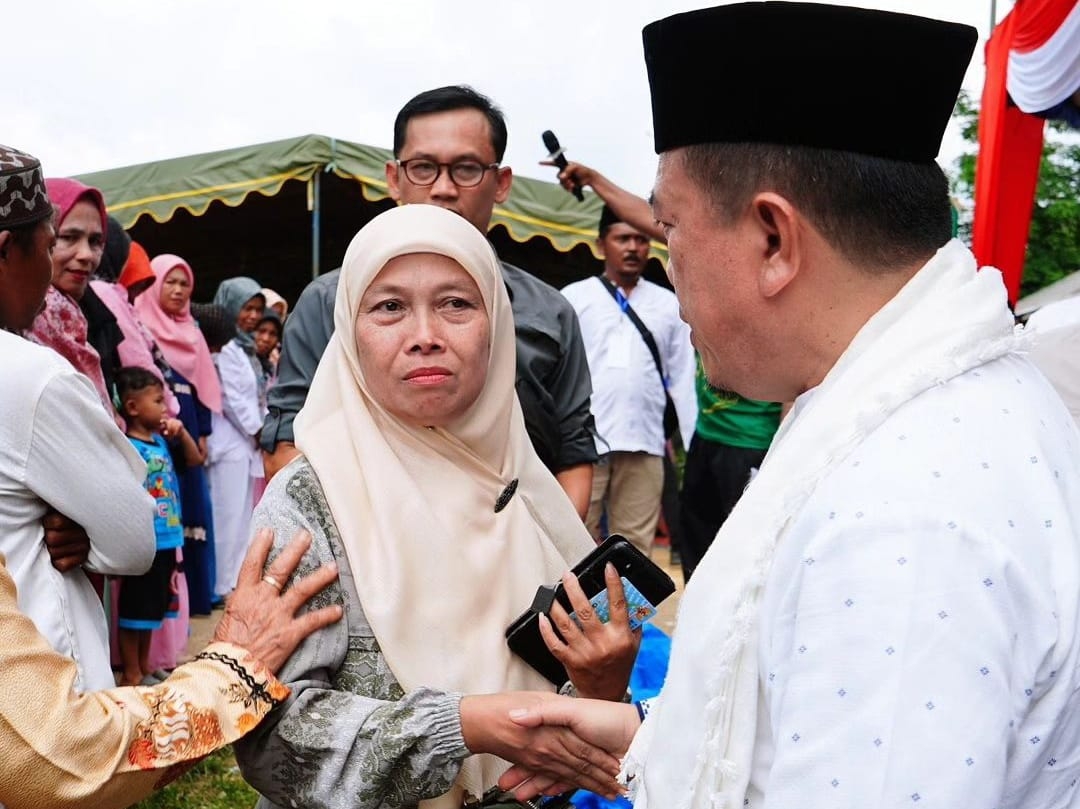 Al Haris Hadiahi 2 Jamaah Tabligh Akbar Ikatan Muslim Kuamang Kuning Umroh Gratis. Foto: Erik/Pariwarajambi
