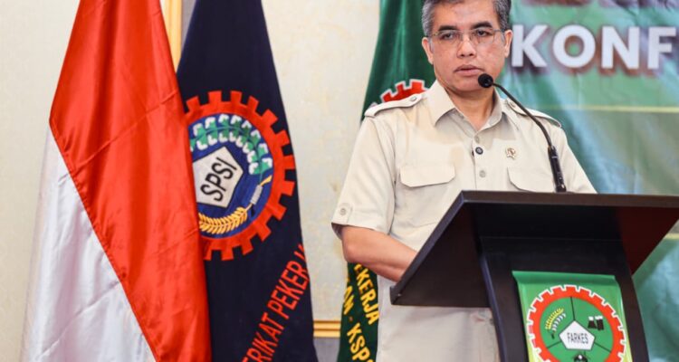 Menaker Hubungan Industrial Harus Naik Kelas agar Pekerja Tak Tertinggal oleh AI - 1